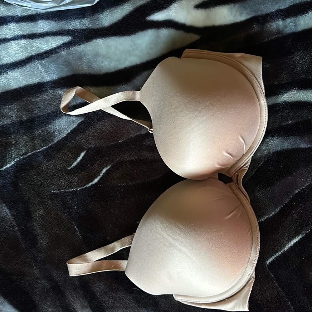 36DD never worn Victoria Secrets bra